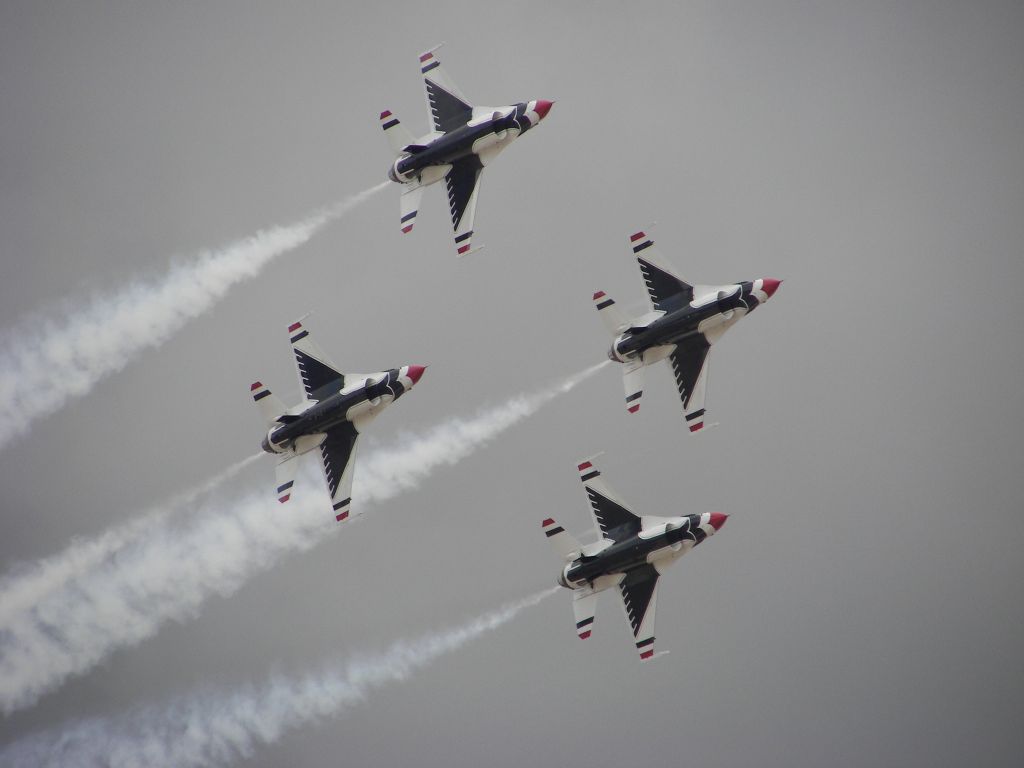 Lockheed F-16 Fighting Falcon — - MCAS Miramar Airshow 2007  San Diego, CA  Thunderbirds in San Diego!