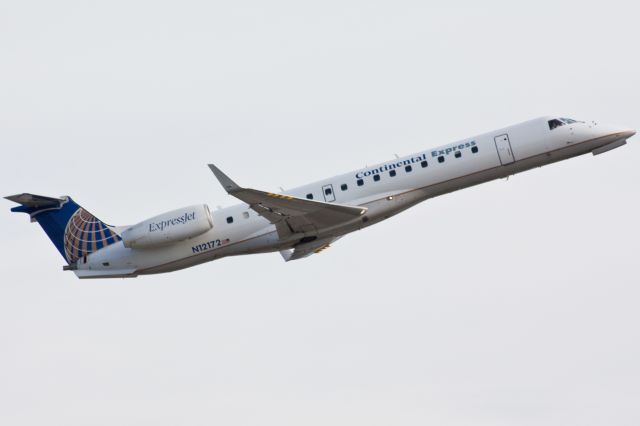 Embraer ERJ-135 (N12172)