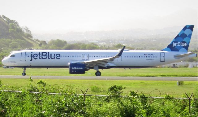 Airbus A321 (N2086J)