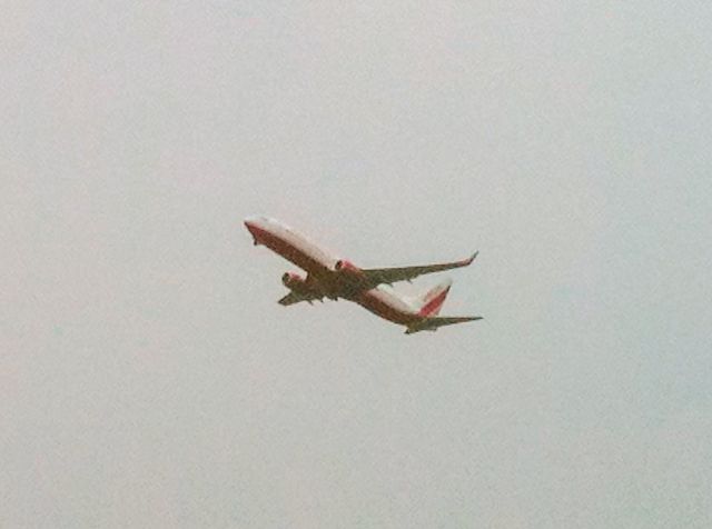 Boeing 737-800 (N781VA) - Taking off from GSP.  Taken Spring 2010.