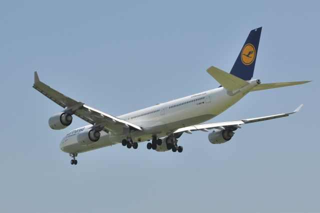 Airbus A340-600 (D-AIHF) - An A346 is approaching runway 01.