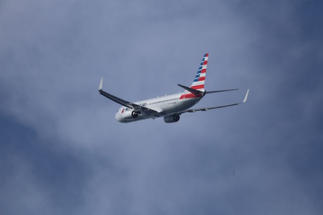 Boeing 737-800 (N968NN)