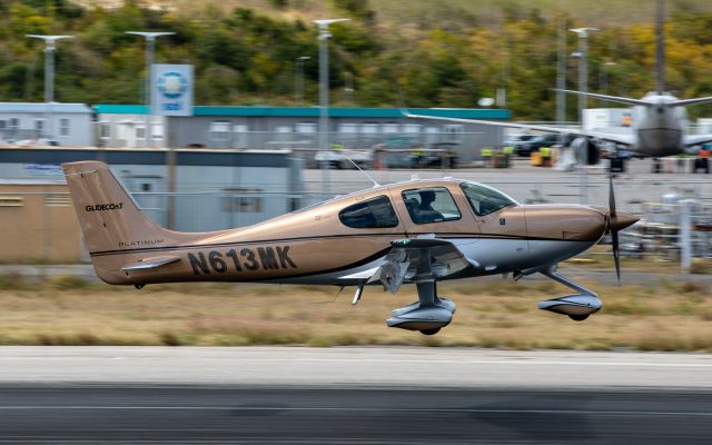 Cirrus SR-22 (N613MK)