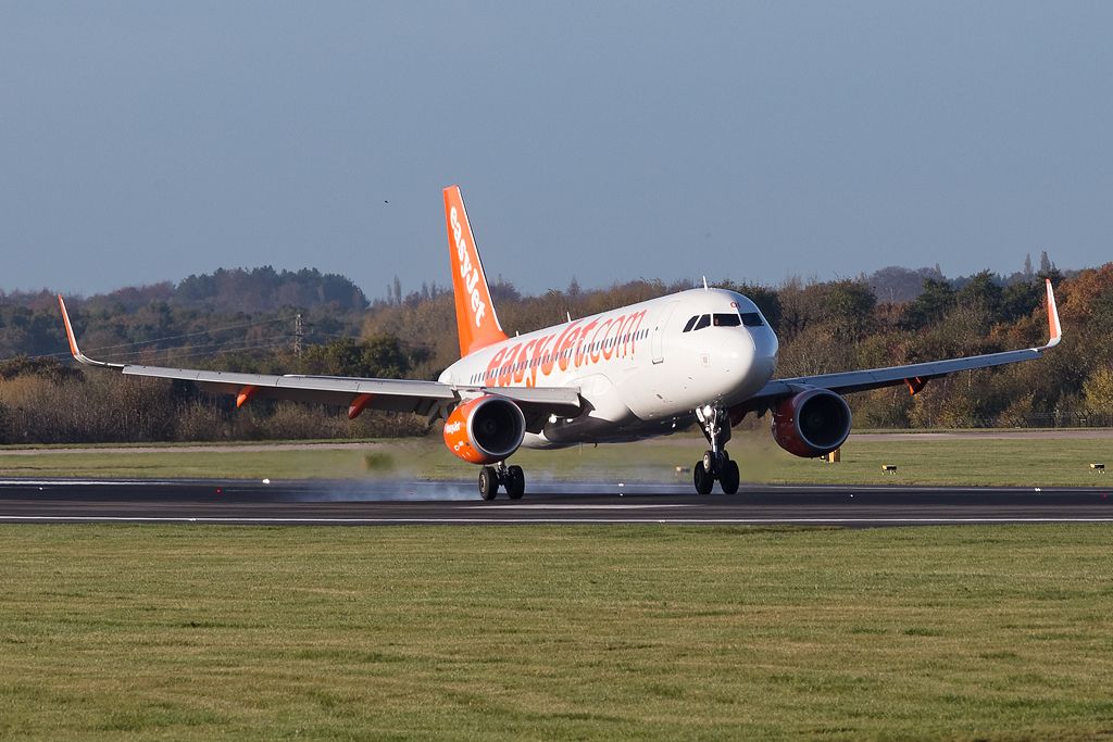 Airbus A320 (G-EZOI) - EZY2921 arriving from Milan MXP.