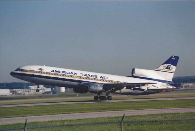 Lockheed L-1011 TriStar (N194AT) - N194AT pulling off of 23-L KIND. This old gal is still earning her keep. Her registration was recently moved to Peru! Now known as OB-2049P