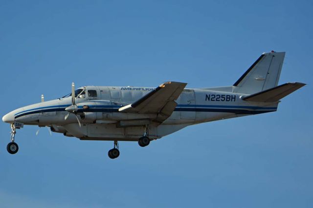 Beechcraft Airliner (N225BH) - Ameriflight Beech C-99 N225BH at Phoenix Sky Harbor on August 28, 2018.