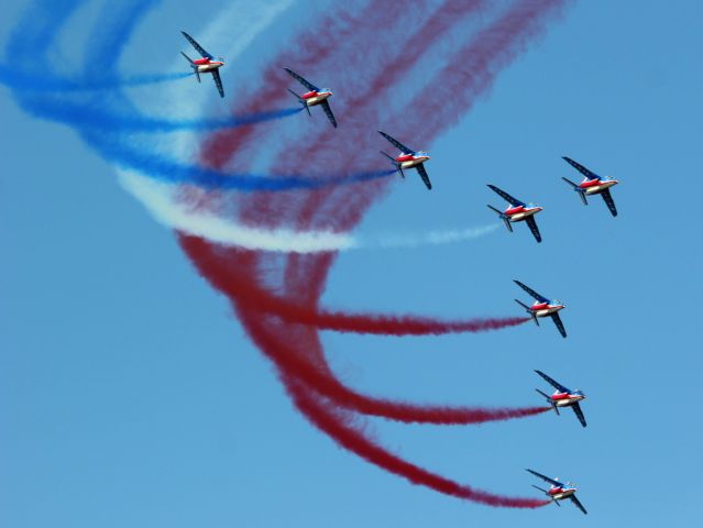 — — - FRENCH AIR FORCE ACROBATIC PATROL