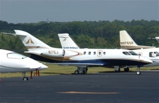 Hawker 800 (N7SJ) - Swearingen SJ30 @ OMDB