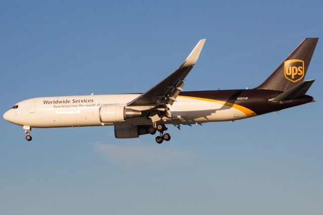 BOEING 767-300 (N357UP)