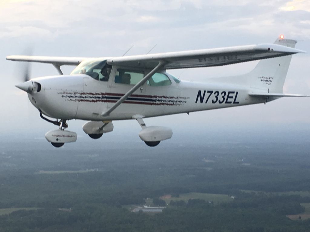 Cessna Skyhawk (N733EL)