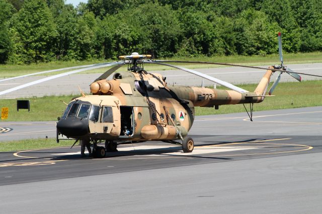 — — - Afghan Air Force Mi-17 at KHKY... odd to see.