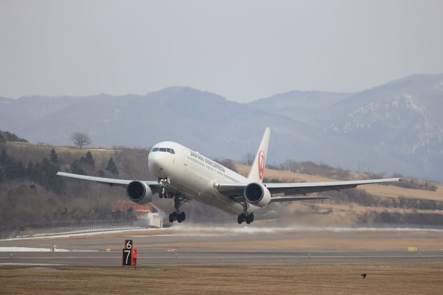 BOEING 767-300 (JA614J) - February 20th 2021:HKD-HND.