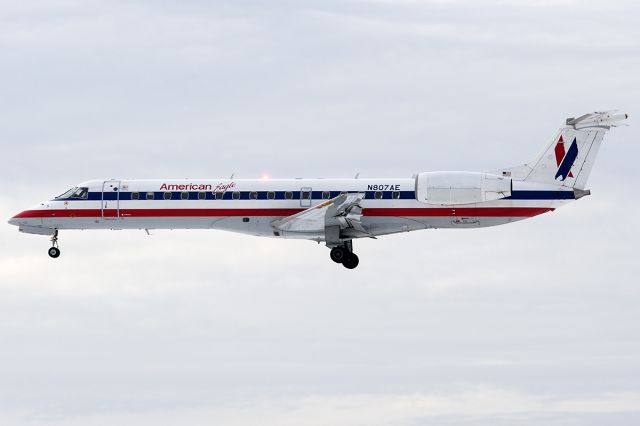 Embraer ERJ-135 (N807AE)