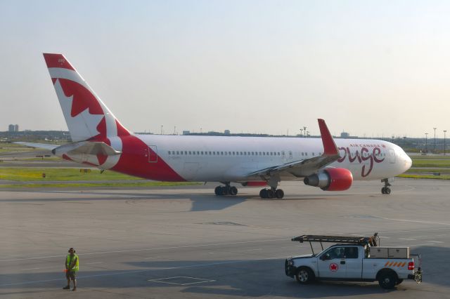 BOEING 767-300 (C-GHPN) - Air Canada Rouge Boeing 767-33A(ER) C-GHPN in Toronto 