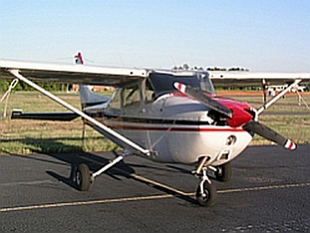 Cessna Skyhawk (N517DL)
