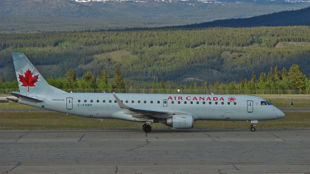 Embraer ERJ-190 (C-FHNP)