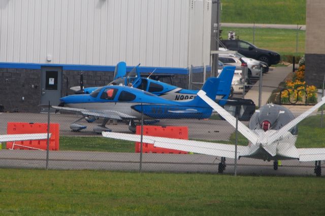 Cirrus SR-22 (N615TH)