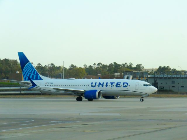 Boeing 737 MAX 8 (N17320) - UAL1675br /IAH-MDEbr /03/15/2025