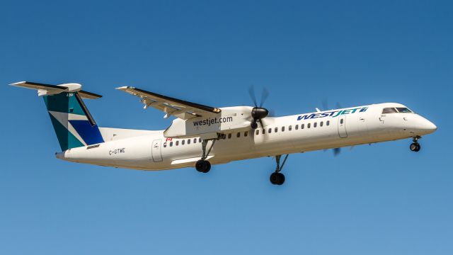 de Havilland Dash 8-400 (C-GTWE)