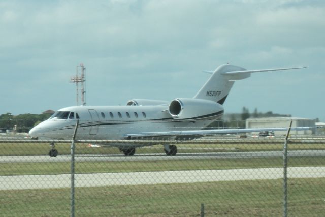 Cessna Citation X (N521FP) - N521FP taxis for departure at Sarasota-Bradenton International Airport