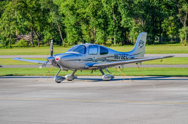Cirrus SR-22 (N678EC)