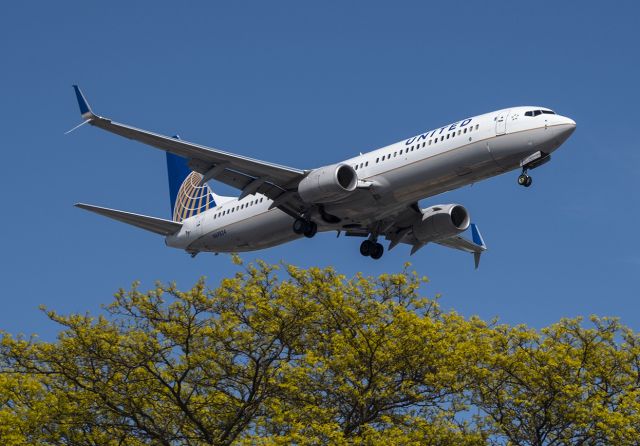 Boeing 737-900 (N69824)