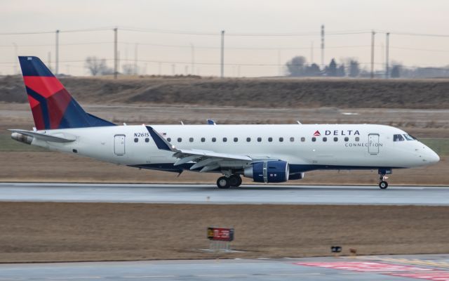 EMBRAER 175 (long wing) (N261SY)