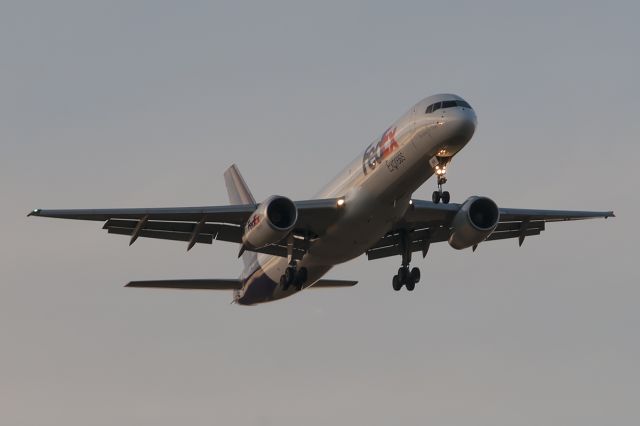 Boeing 757-200 (N948FD)