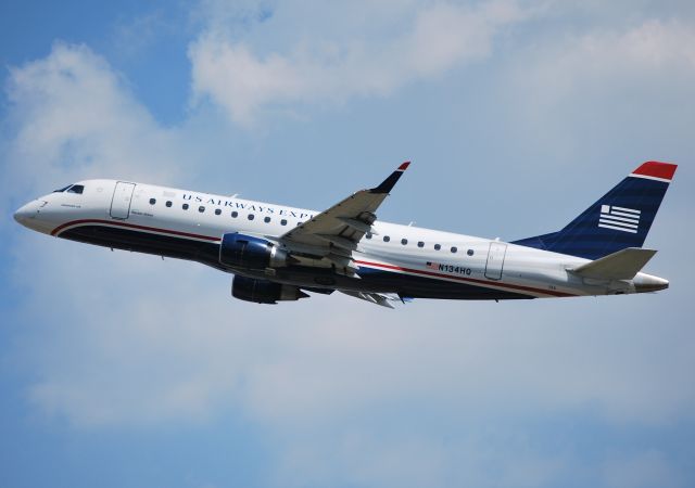 Embraer 175 (N134HQ) - Departing 36C - 9/2/10