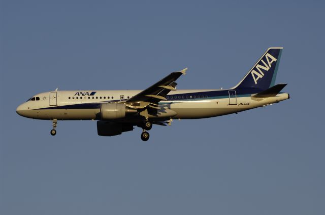 Airbus A320 (JA208A) - Final Approach to NRT Airport Runway 34L on 2011/12/31