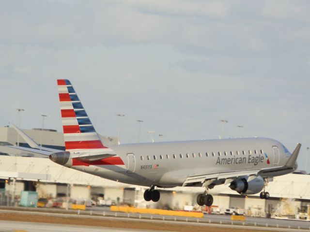 Embraer 170/175 (N431YX)