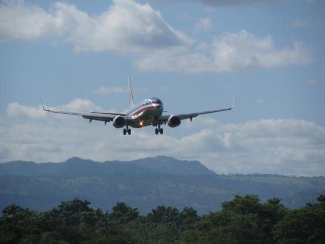 Boeing 737-700 — - Short final RWY 08