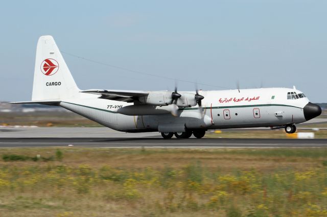 Lockheed C-130 Hercules (7T-VHL)