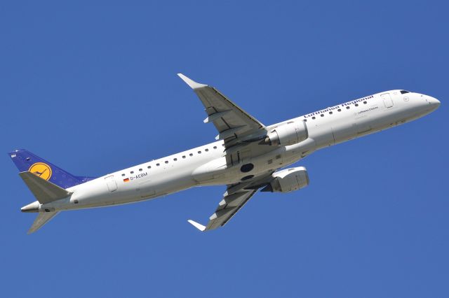 Embraer ERJ-190 (D-AEBM)