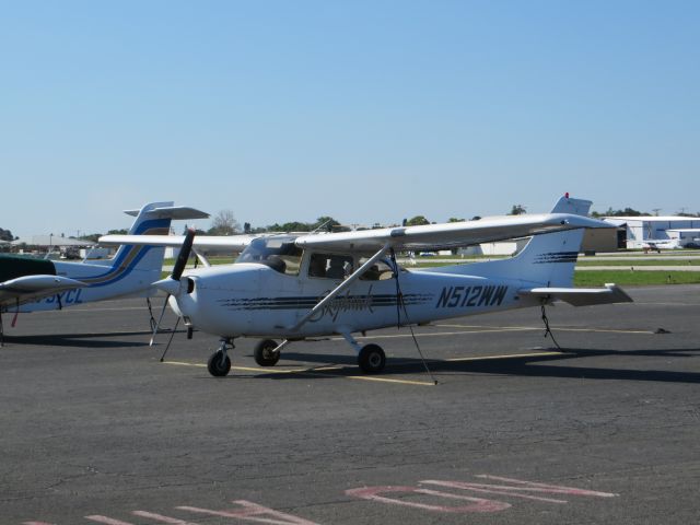 Cessna Skyhawk (N512WW)