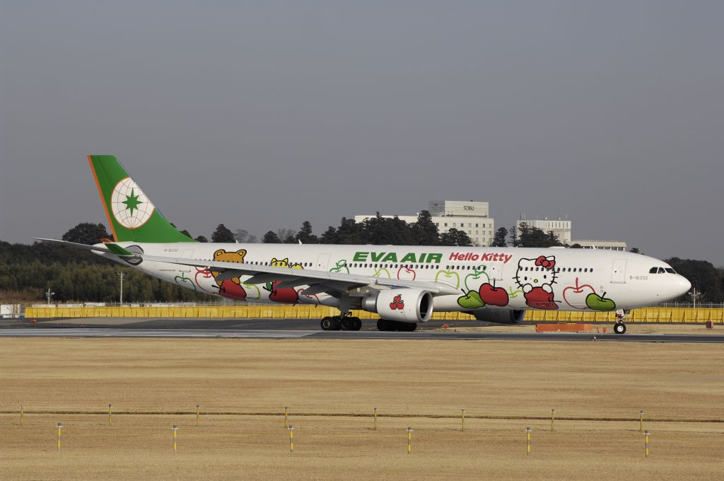 Airbus A330-300 (B-16332) - Departure at NRT Airport Runway 16R on 2011/12/29 Hello Kitty c/s