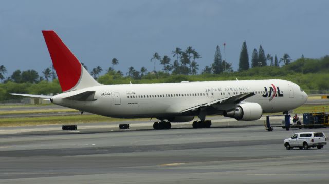 BOEING 767-300 (JA610J)