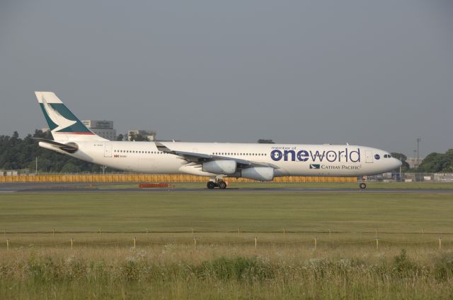 Airbus A340-300 (B-HXG) - Departure at Narita Intl Airport 16R on 2010/6/12 One World c/s