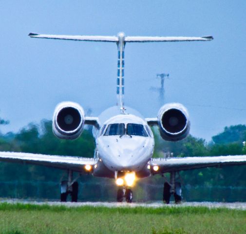 Embraer ERJ-145 (N685AE)