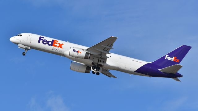 Boeing 757-200 (N944FD) - FedEx Boeing 757-200F (N944FD) departs KRDU Rwy 23R on 1/11/2023 at 12:30 pm.