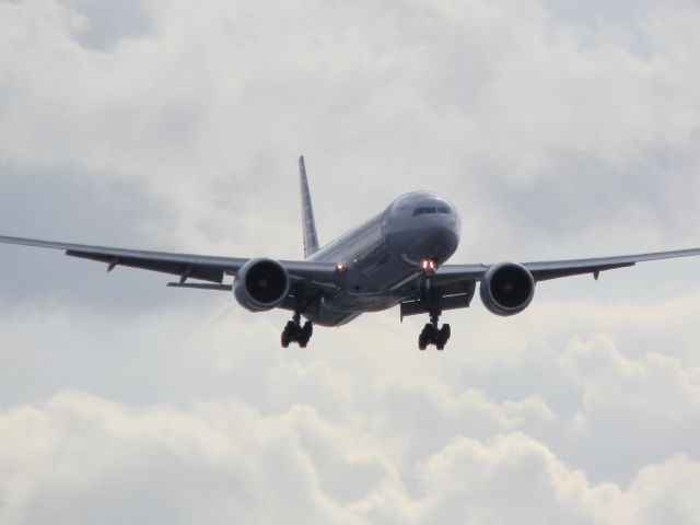 BOEING 777-300ER (N720AN)