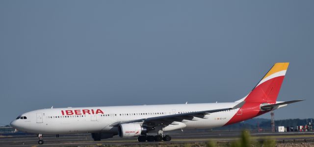 Airbus A330-300 (EC-LYF)