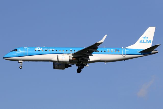 Embraer ERJ-190 (PH-EZR)