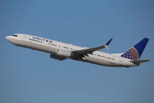 Boeing 737-900 (N63899)