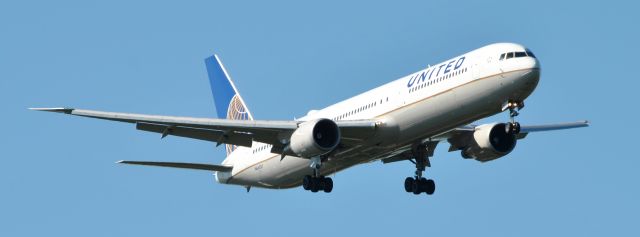 Boeing 777-200 (N66057)