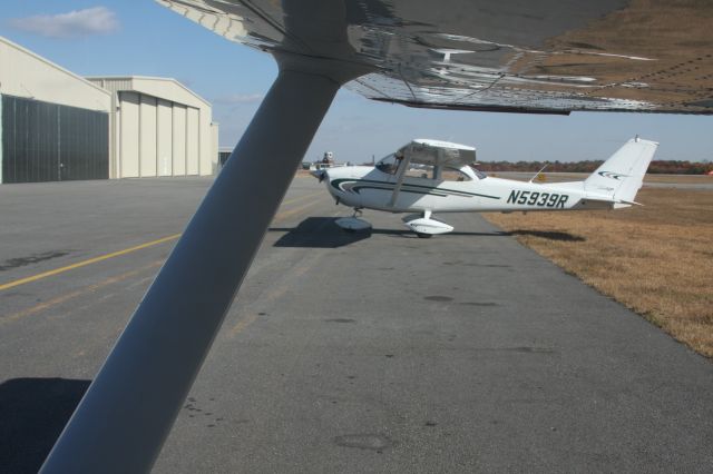 Cessna Skyhawk (N5939R) - Parked by the hangers as we prepare to taxi.