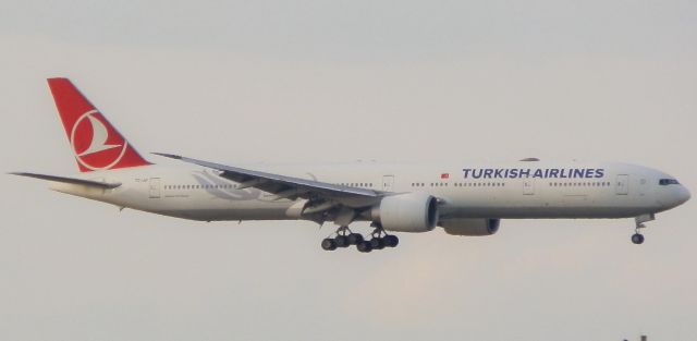 BOEING 777-300ER (TC-JJI)