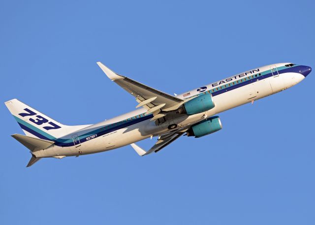 Boeing 737-800 (N276EA)