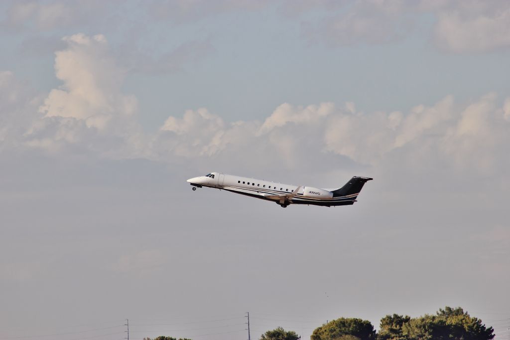 Embraer ERJ-135 (N904FL) - This is a pretty large jet for Chandler.