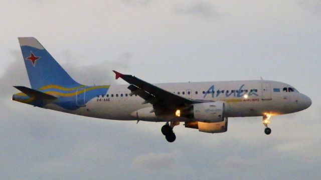 Airbus A319 (P4-AAE)